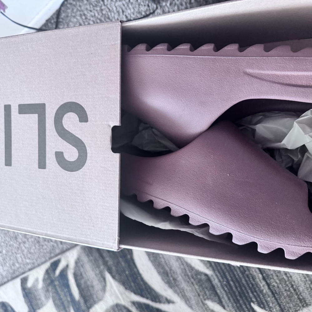 Yeezy Slides "Flax"